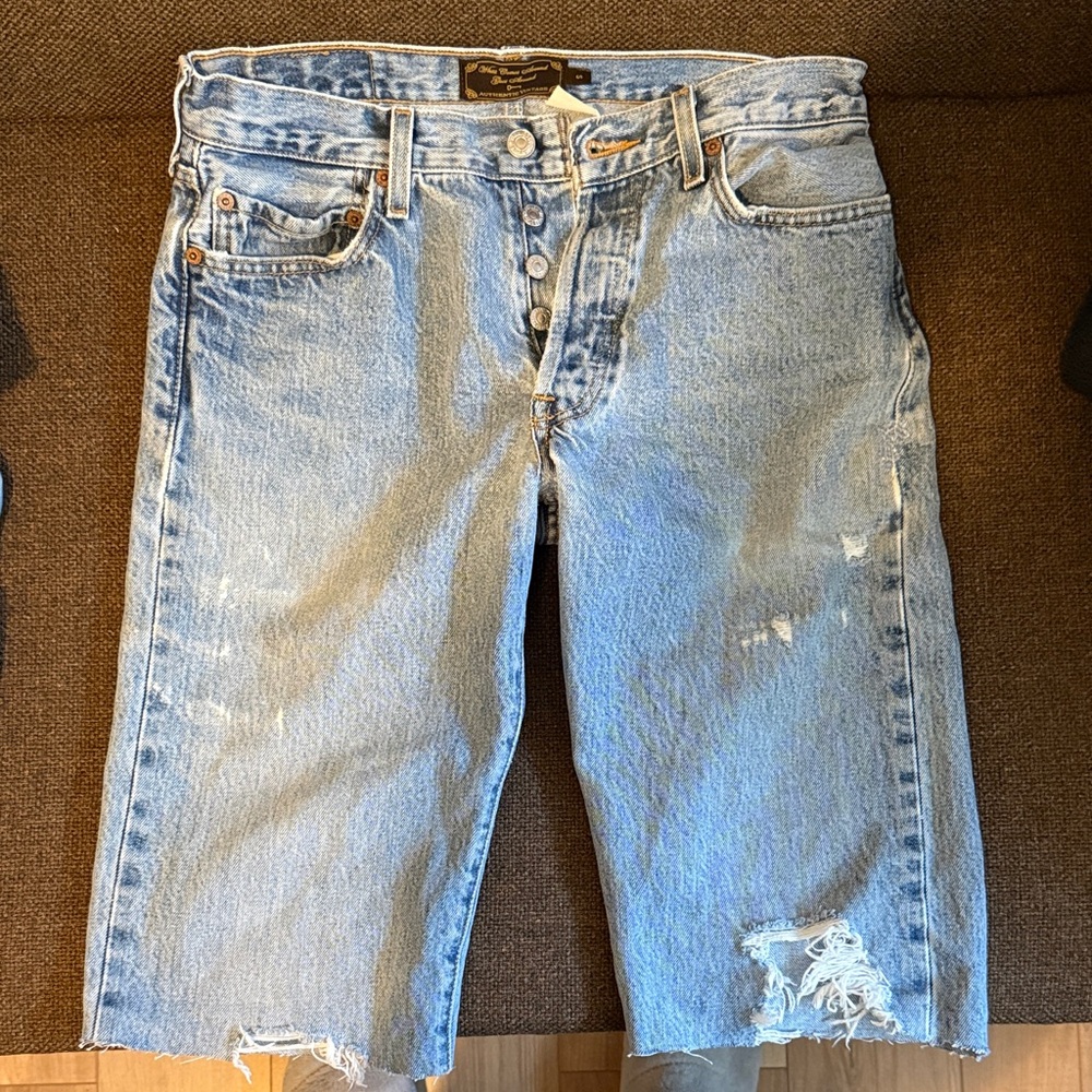 What Goes Around Comes Around 〰️ Vintage Levi 501 Shorts